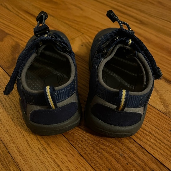 Keen Newport H2 Sandals Gently Used - Picture 3 of 4